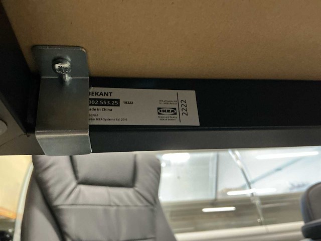 Overig kantoorinventaris: bureau, laden kast en 2 bureaustoelen. - afbeelding 8 van  11