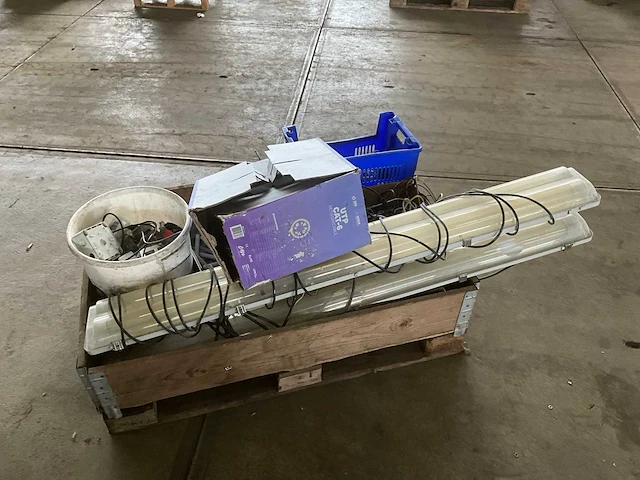 Overige aannemersmateriaal - afbeelding 1 van  8