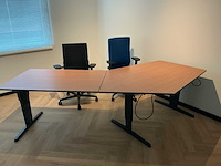 Overige kantoorinventaris/2 bureaus/ 2 bureau stoelen/ 1 kast. - afbeelding 1 van  8
