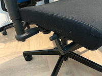 Overige kantoorinventaris/2 bureaus/ 2 bureau stoelen/ 1 kast. - afbeelding 4 van  8