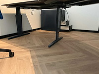 Overige kantoorinventaris/2 bureaus/ 2 bureau stoelen/ 1 kast. - afbeelding 8 van  8