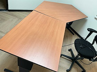 Overige kantoorinventaris/2 bureaus/1 bureau stoel - afbeelding 4 van  6