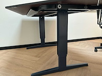 Overige kantoorinventaris/2 bureaus/1 bureau stoel - afbeelding 5 van  6