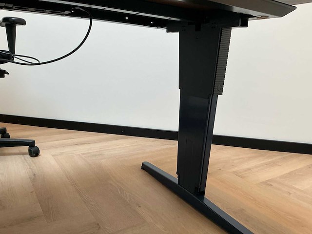 Overige kantoorinventaris/2 bureaus/1 bureau stoel - afbeelding 6 van  6