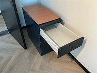 Overige kantoorinventaris/2 bureaus/2 stoelen/3 kasten - afbeelding 6 van  9