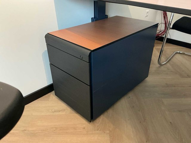 Overige kantoorinventaris/2 bureaus/2 stoelen/3 kasten - afbeelding 9 van  9