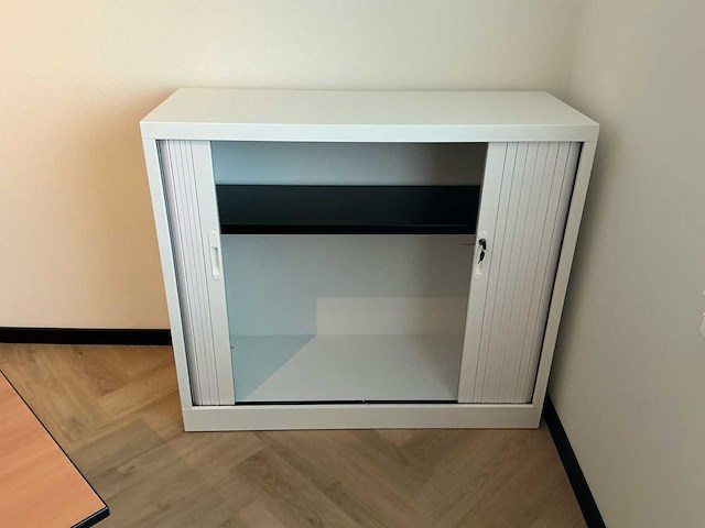 Overige kantoorinventaris/2 bureaus/2 stoelen/3 kasten - afbeelding 4 van  9