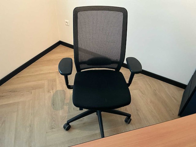 Overige kantoorinventaris/2 bureaus/2 stoelen/3 kasten - afbeelding 8 van  9