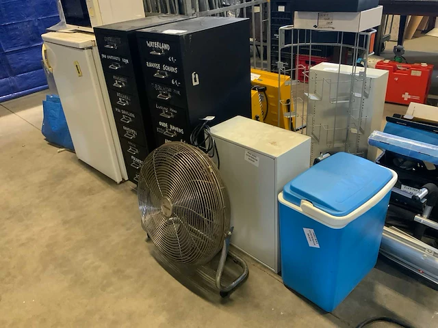 Overige winkel inventaris (8x) - afbeelding 1 van  7