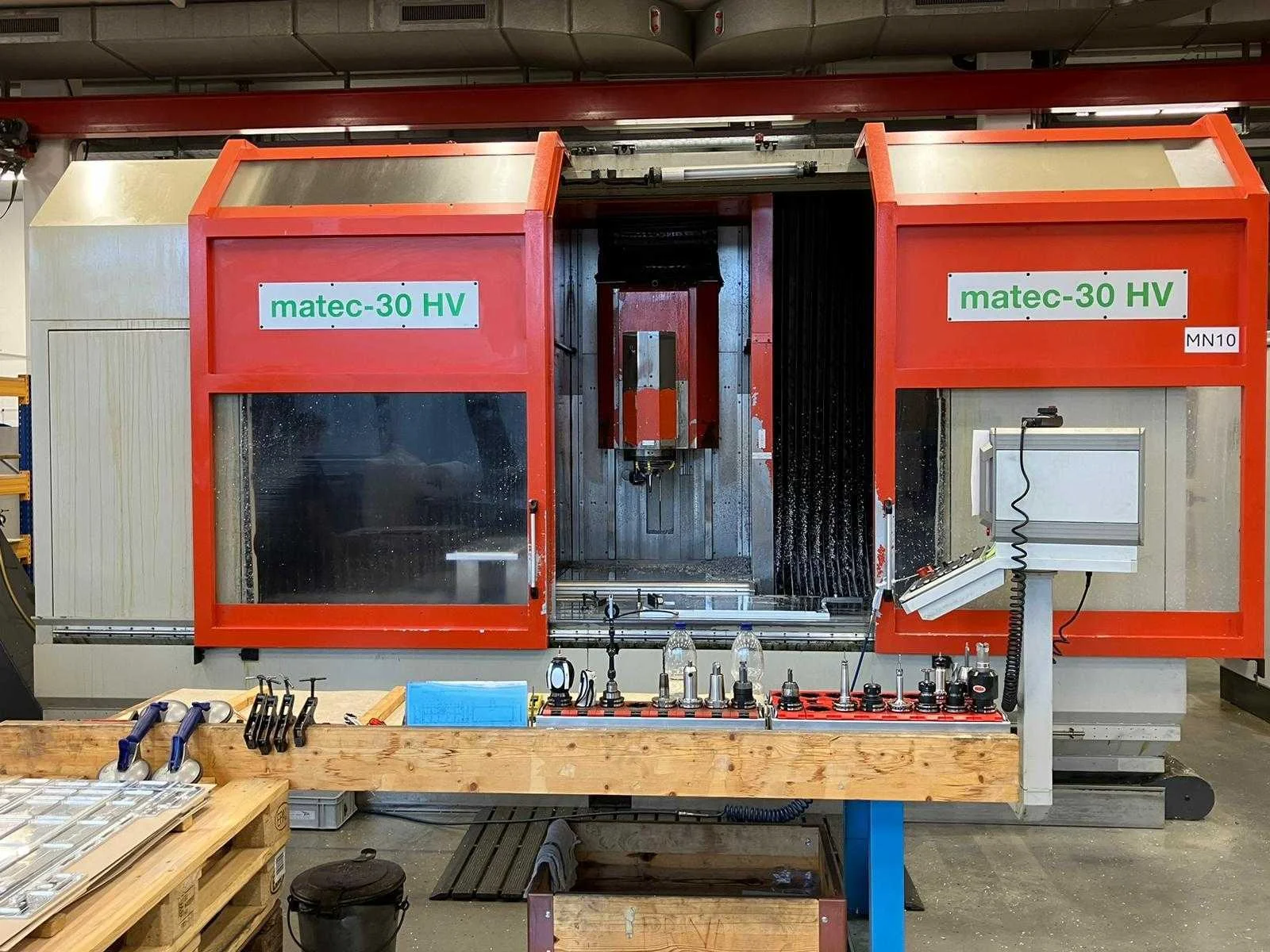 Overstock metalworking machinery