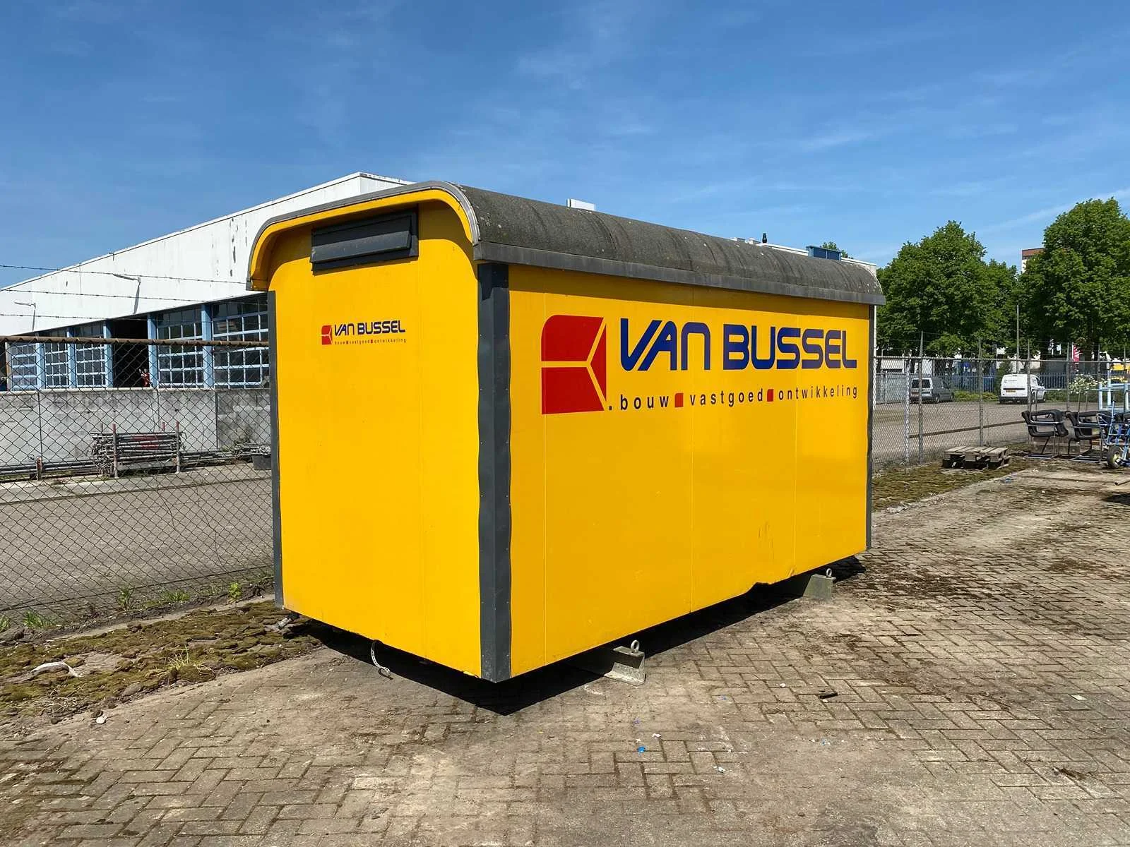 Overtollig materieel bouwbedrijf, keukens en partijhandel