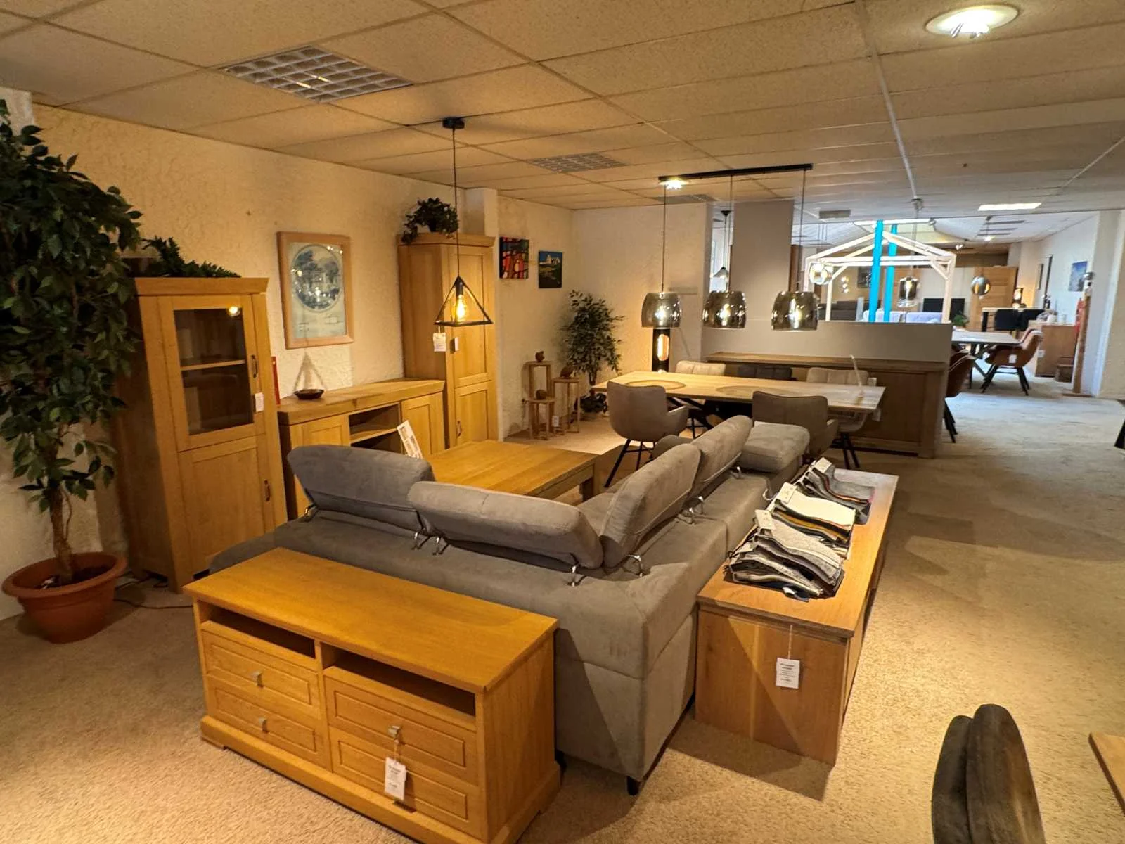 Overtollig showroommeubilair