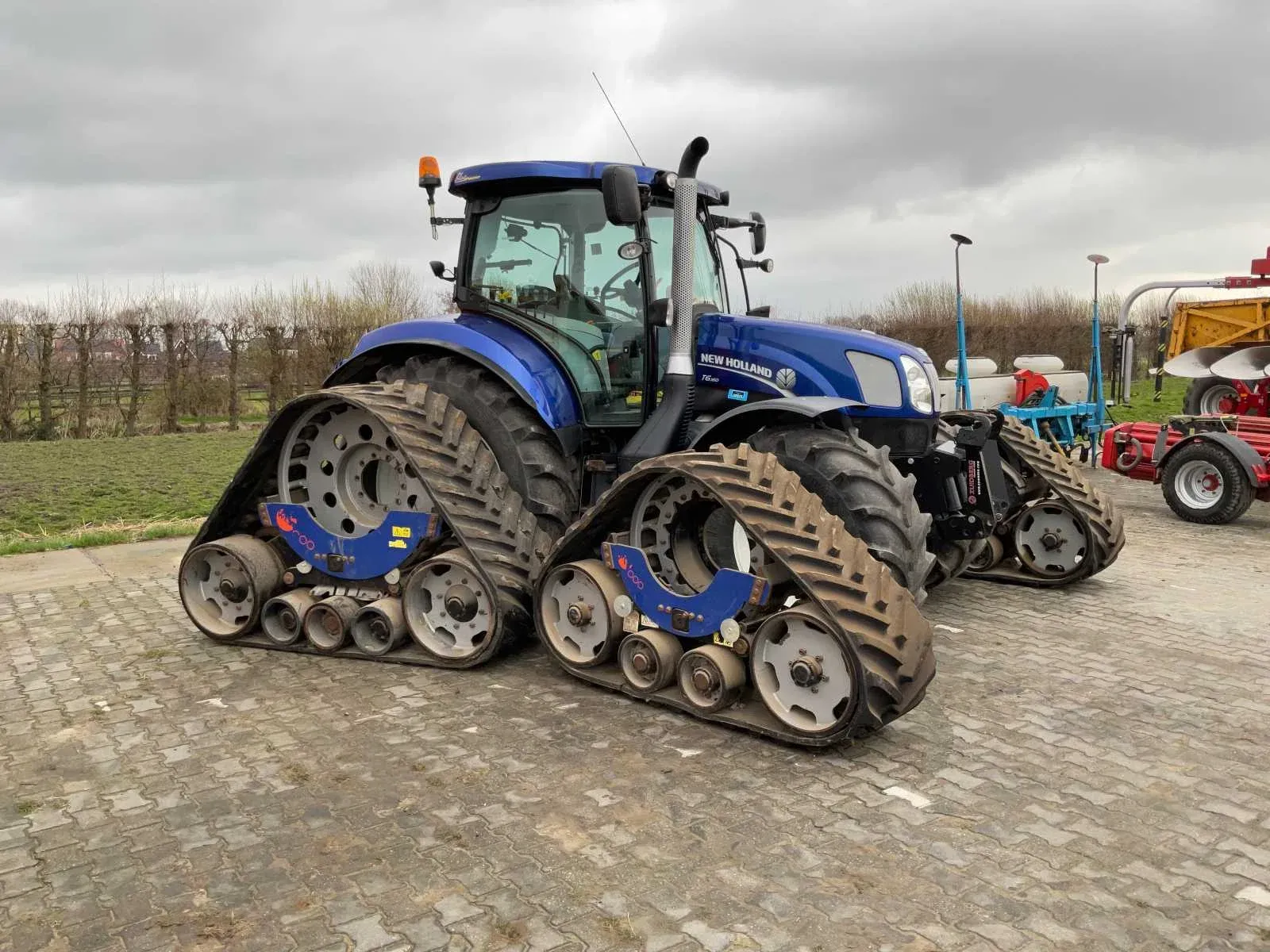 Overtollige agrarische en grondverzet machines wegens overname loonbedrijf van diepen