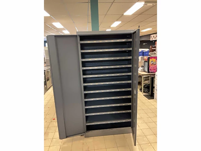 Overtoom - vakkenkast - afbeelding 3 van  5