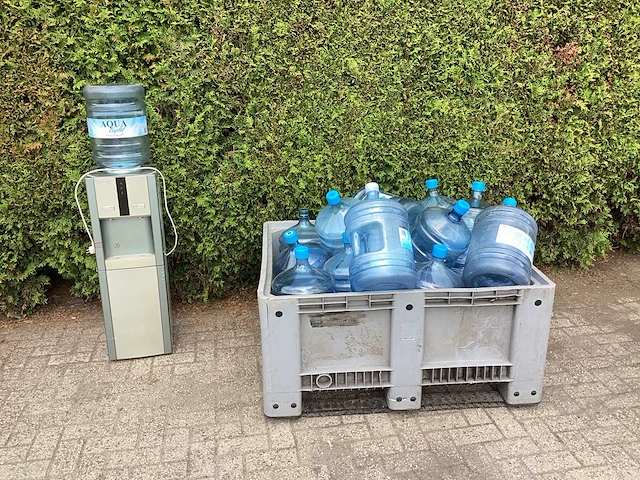 Ovitao water dispenser met watergallons - afbeelding 1 van  9