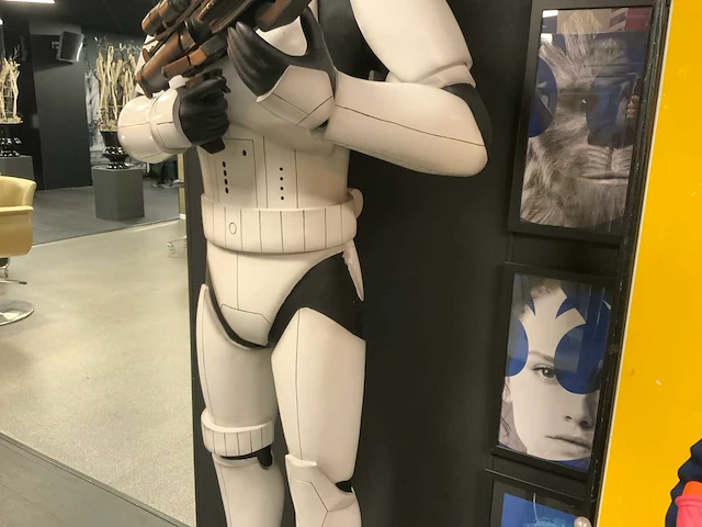 Oxmax stormtrooper 300/333 decor figuur - afbeelding 4 van  12