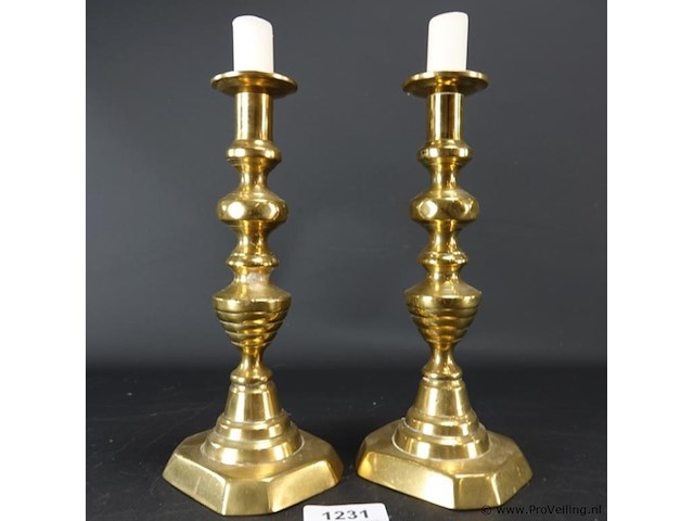 Paar antieke koperen kandelaren - afbeelding 1 van  5