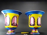 Paar beschilderde terracotta klokvazen - afbeelding 2 van  5