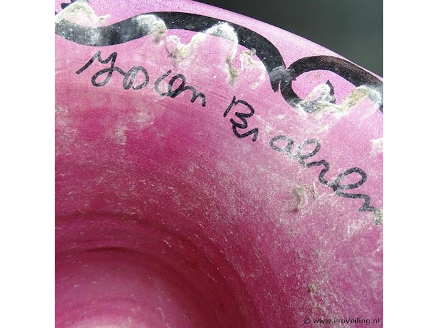 Paar beschilderde terracotta klokvazen - afbeelding 4 van  5