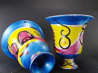 Paar beschilderde terracotta klokvazen - afbeelding 5 van  5