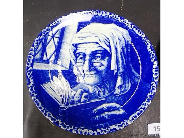 Paar boch le souviere porseleinen sierborden - afbeelding 2 van  5