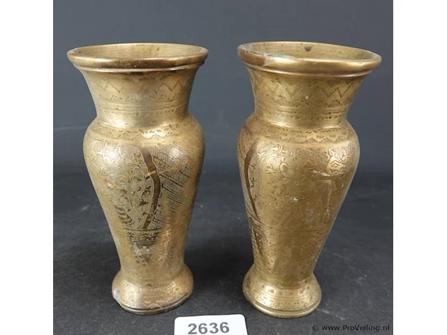 Paar brons/messing vazen met gedreven decor - afbeelding 1 van  5