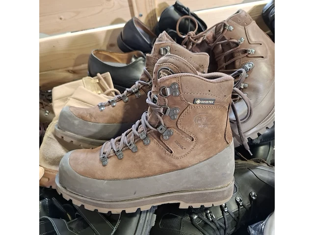 Paar diverse schoenen - afbeelding 3 van  7