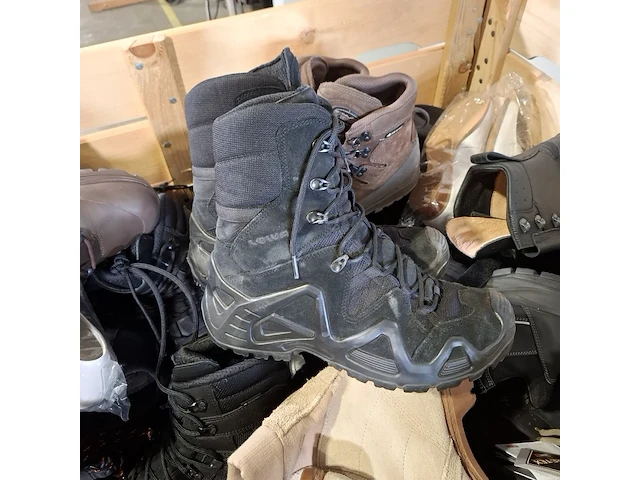 Paar diverse schoenen - afbeelding 5 van  7