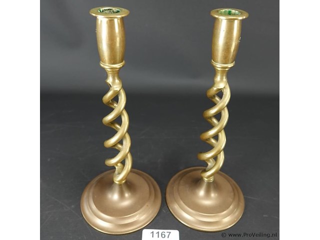 Paar gedraaid koper/messing kandelaren - afbeelding 2 van  5