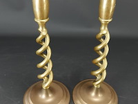 Paar gedraaid koper/messing kandelaren - afbeelding 2 van  5