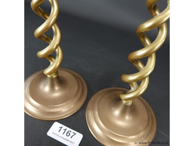 Paar gedraaid koper/messing kandelaren - afbeelding 4 van  5