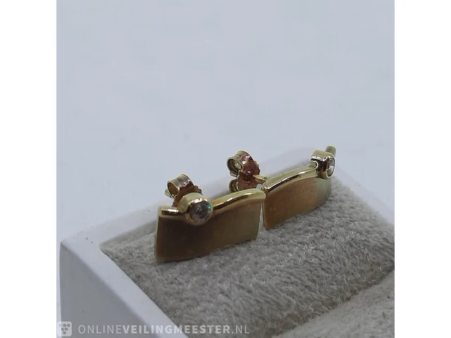 Paar gouden oorstekers, 14 karaats - afbeelding 3 van  8