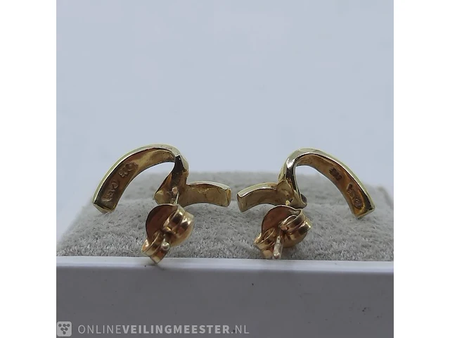 Paar gouden oorstekers, 14 karaats - afbeelding 6 van  9