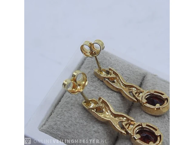 Paar gouden oorstekers, 18 karaats - afbeelding 8 van  9
