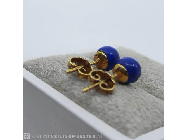 Paar gouden oorstekers met lapis lazuli steen, 18 karaats - afbeelding 5 van  6
