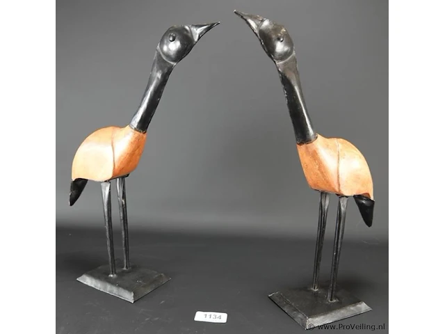 Paar hout met metalen vogels - afbeelding 1 van  5
