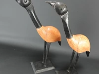 Paar hout met metalen vogels - afbeelding 3 van  5