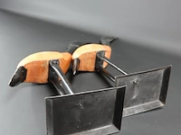 Paar hout met metalen vogels - afbeelding 5 van  5