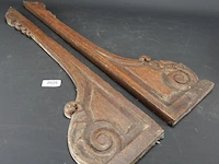 Paar houten consoles met snijwerk - afbeelding 1 van  5