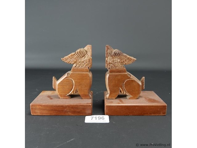 Paar houten honden als boekensteunen - afbeelding 1 van  3