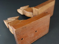 Paar houten honden als boekensteunen - afbeelding 3 van  3