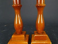 Paar houten kandelaren - afbeelding 1 van  5