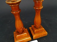Paar houten kandelaren - afbeelding 2 van  5