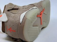 Paar kinder sneakers, maat 25 nike, jordan 6 retro sp - dh0692-200 - afbeelding 2 van  12