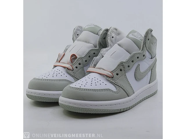 Paar kinder sneakers, maat 28 nike, jordan 1 high og cu0449-002 - afbeelding 1 van  8