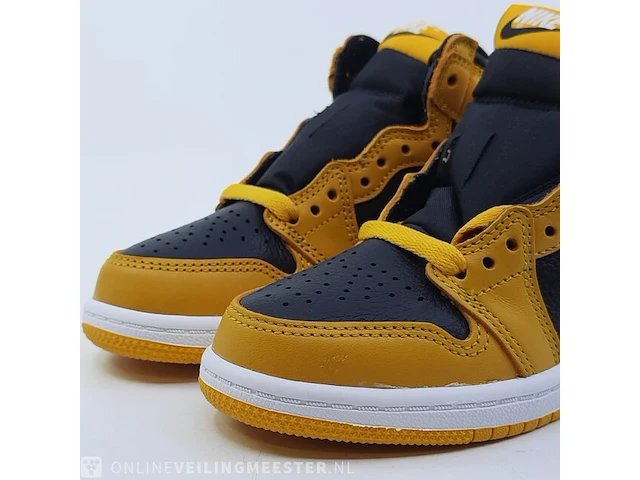 Paar kinder sneakers, maat 28 nike, jordan 1 retro high og aq2664-701 - afbeelding 2 van  8