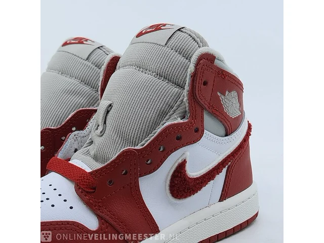 Paar kinder sneakers, maat 28 nike, jordan 1 retro high og cu0449-0961 - afbeelding 4 van  10