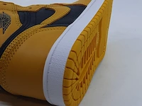 Paar kinder sneakers, maat 30 nike, jordan 1 retro high og aq2664-701 - afbeelding 7 van  8