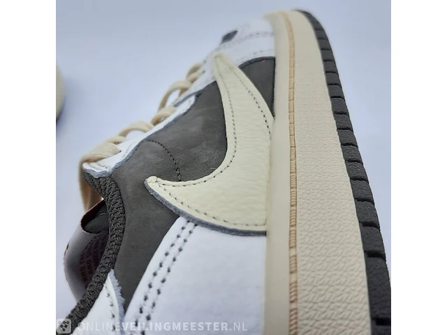 Paar kinder sneakers, maat 32 nike, jordan 1 low og sp x travis scott do5442-162 - afbeelding 2 van  25