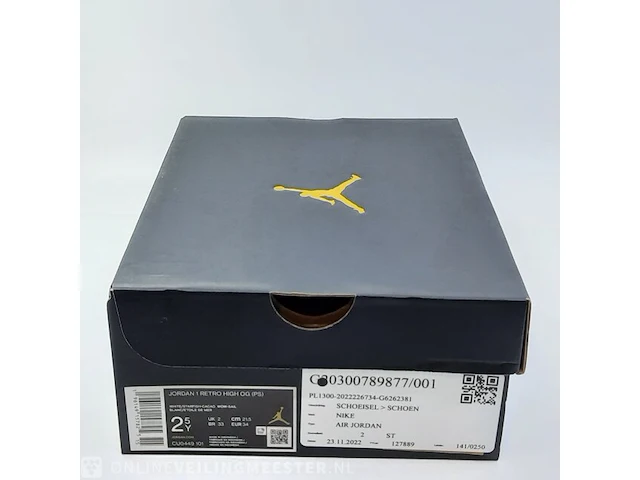 Paar kinder sneakers, maat 34 nike, jordan 1 retro high og cu0449-001 - afbeelding 2 van  10
